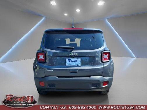 Graphite Gray 2023 Jeep Renegade Latitude