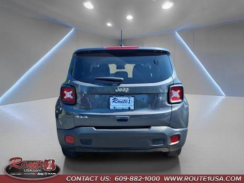 Graphite Gray 2023 Jeep Renegade Latitude