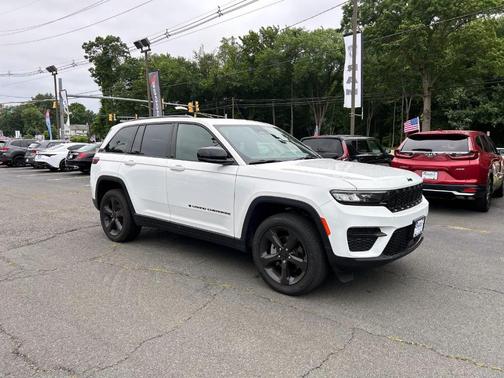 2025 Jeep Grand Cherokee Laredo