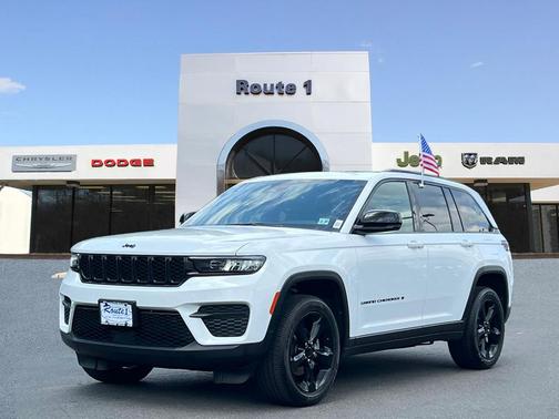 2025 Jeep Grand Cherokee Laredo