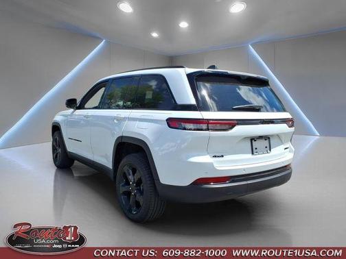 Bright White Clearcoat 2025 Jeep Grand Cherokee Limited