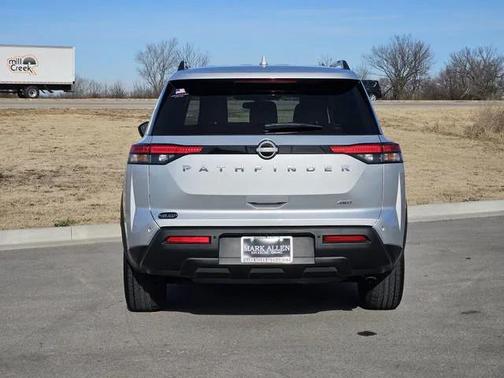 2025 Nissan Pathfinder SV 4WD