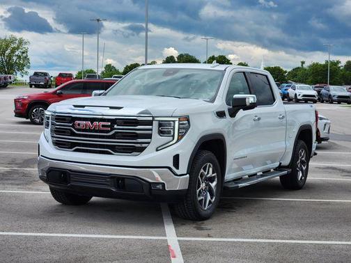 2025 GMC Sierra 1500 SLT
