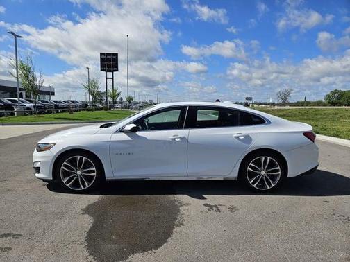 Summit White 2021 Chevrolet Malibu FWD LT