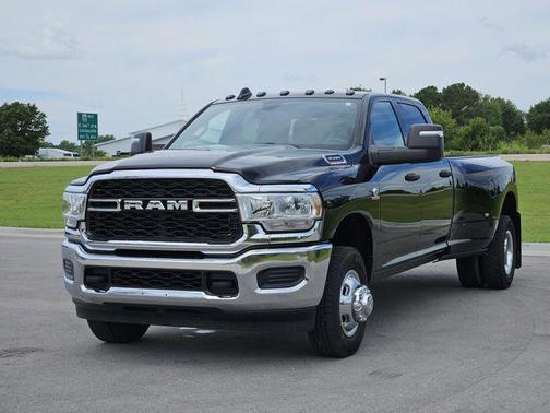 2024 RAM 3500 Tradesman Crew Cab 4x4 8' Box