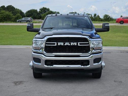 2024 RAM 3500 Tradesman Crew Cab 4x4 8' Box