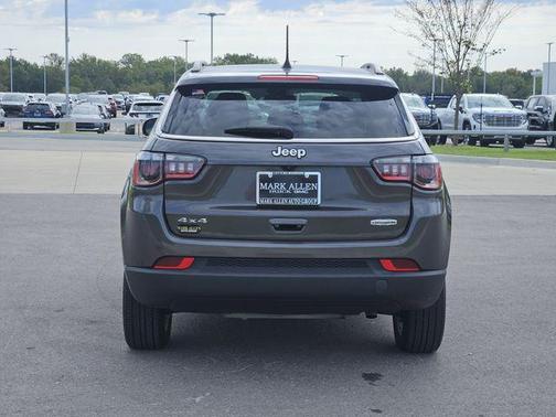 2022 Jeep Compass Latitude Lux