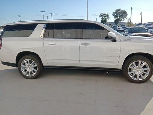 2022 Chevrolet Suburban 4WD High Country