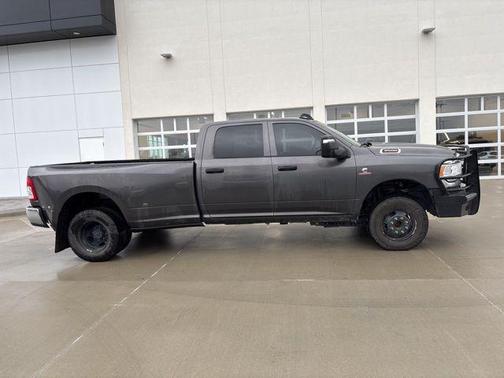 2024 RAM 3500 Tradesman Crew Cab 4x4 8' Box