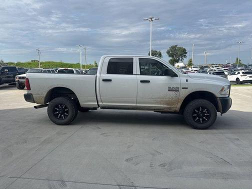 2018 RAM 2500 Tradesman Crew Cab 4x4 6'4' Box
