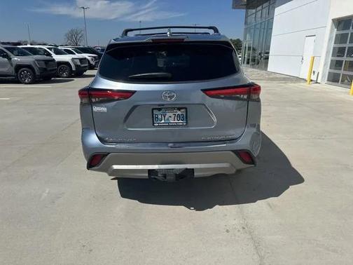 2022 Toyota Highlander Platinum