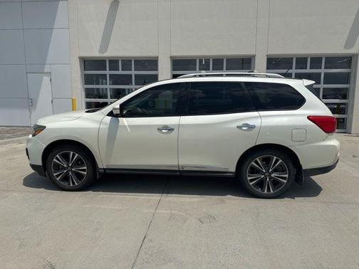 2017 Nissan Pathfinder Platinum