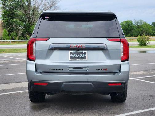 2023 GMC Yukon XL 4WD AT4