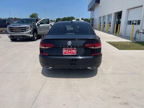 2020 Volkswagen Passat 2.0T R-Line