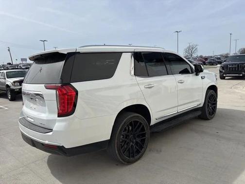 2024 GMC Yukon SLT