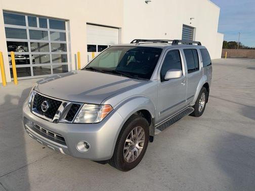 2012 Nissan Pathfinder LE