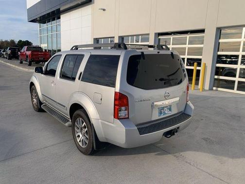2012 Nissan Pathfinder LE