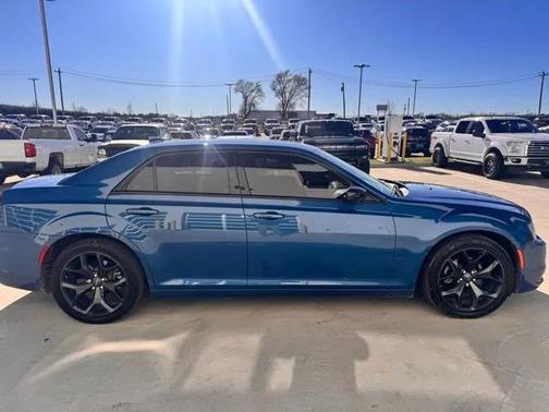 2022 Chrysler 300 Touring