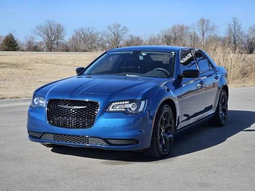 2022 Chrysler 300 Touring