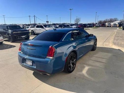 2022 Chrysler 300 Touring
