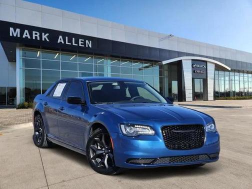 2022 Chrysler 300 Touring