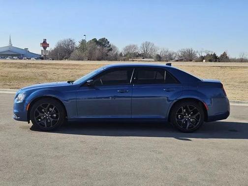 2022 Chrysler 300 Touring