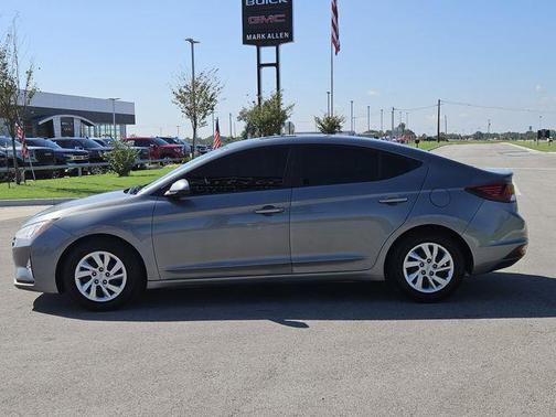 2019 Hyundai ELANTRA SE