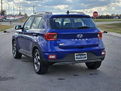 2022 Hyundai VENUE SEL