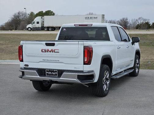 2025 GMC Sierra 1500 SLT