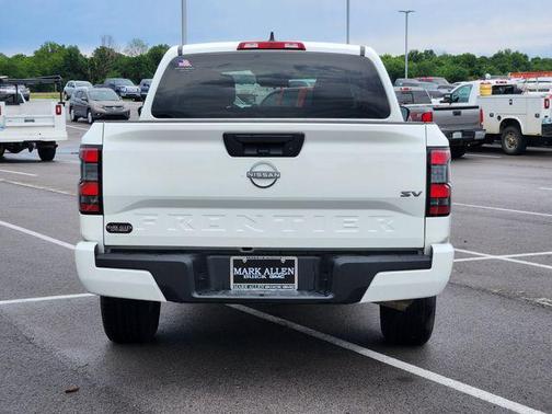 2024 Nissan Frontier SV