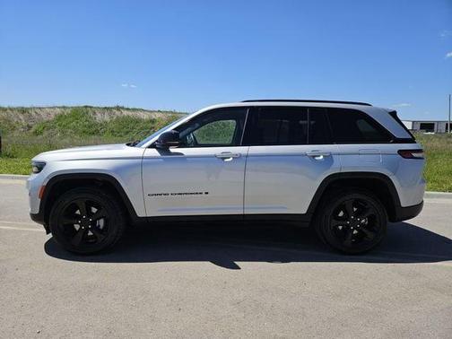 Silver Zynith 2024 Jeep Grand Cherokee Altitude