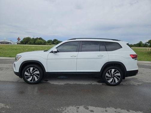 Pure White 2024 Volkswagen Atlas 2.0T SE w/Technology