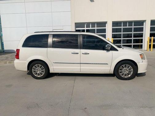 2012 Chrysler Town & Country Touring-L