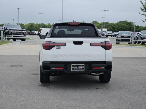 Atlas White 2025 Hyundai SANTA CRUZ SE