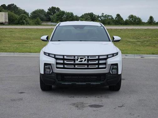 Atlas White 2025 Hyundai SANTA CRUZ SE