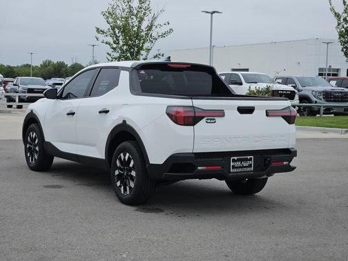 Atlas White 2025 Hyundai SANTA CRUZ SE
