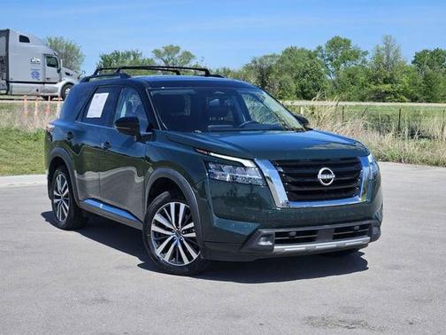 2022 Nissan Pathfinder Platinum 2WD