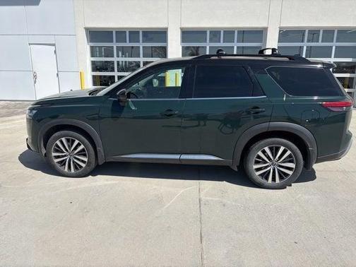 2022 Nissan Pathfinder Platinum 2WD