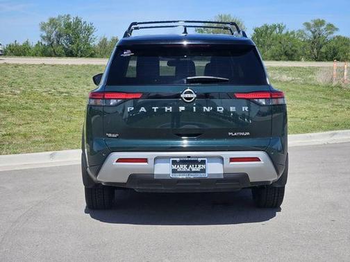 2022 Nissan Pathfinder Platinum 2WD