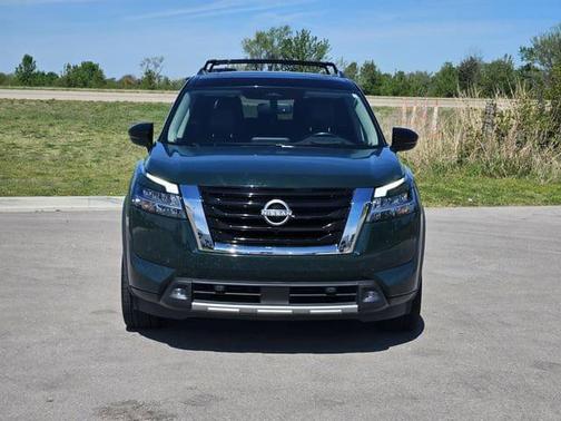 2022 Nissan Pathfinder Platinum 2WD