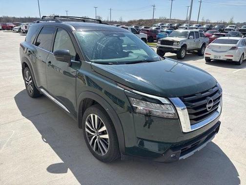 2022 Nissan Pathfinder Platinum 2WD