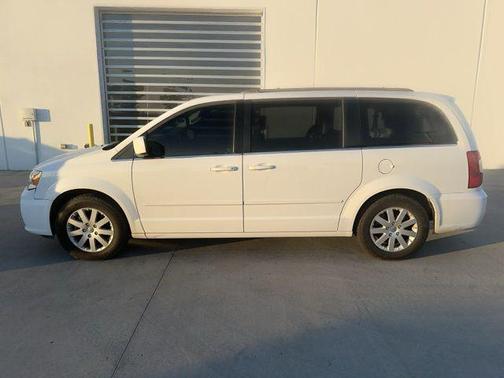 2015 Chrysler Town & Country LX