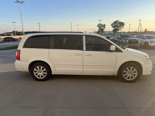 2015 Chrysler Town & Country LX