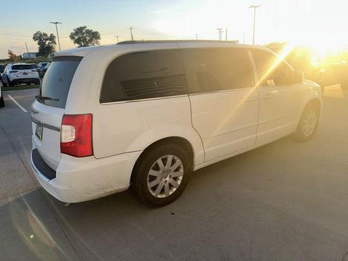 2015 Chrysler Town & Country LX
