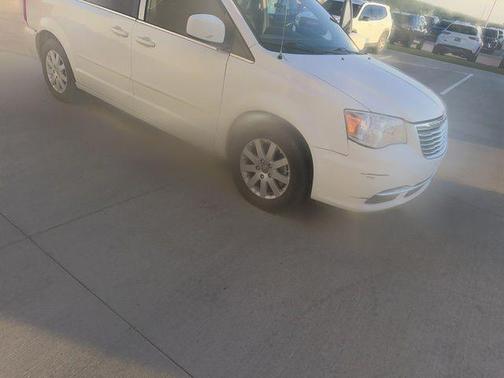 2015 Chrysler Town & Country LX