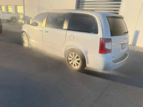 2015 Chrysler Town & Country LX