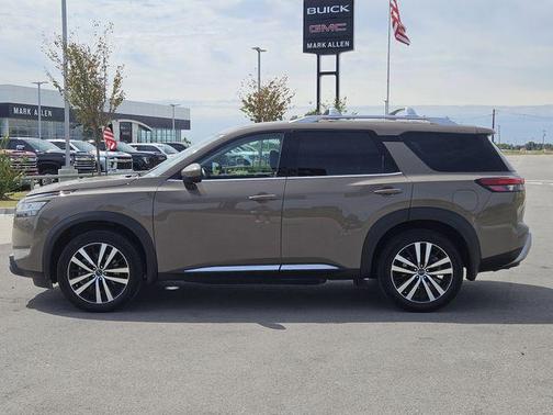 2023 Nissan Pathfinder Platinum 4WD