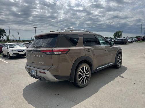 2023 Nissan Pathfinder Platinum 4WD