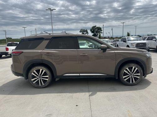 2023 Nissan Pathfinder Platinum 4WD