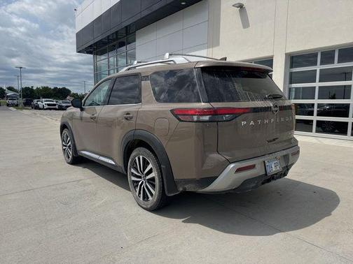 2023 Nissan Pathfinder Platinum 4WD